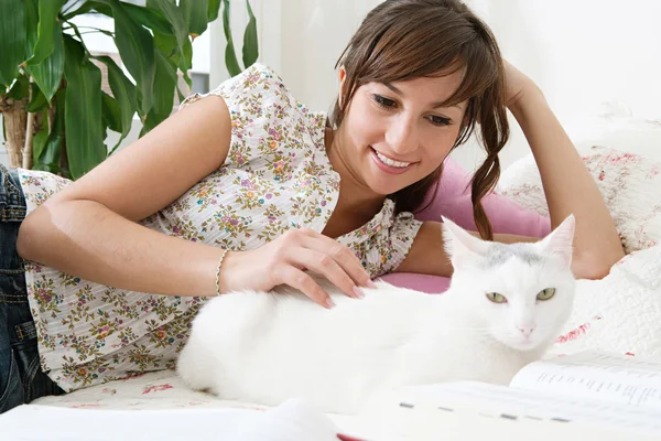 Student woman stroking her cat — Stock Photo, Image