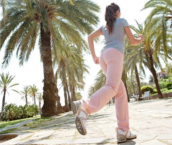 Young woman training — Stock Photo, Image