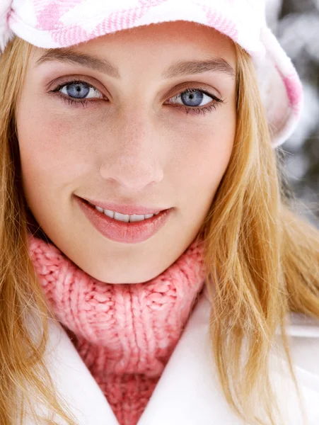 Woman in  snowed mountains — Stock Photo, Image