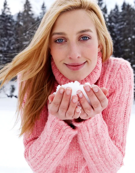 Woman in the snow mountains — Stock Photo, Image