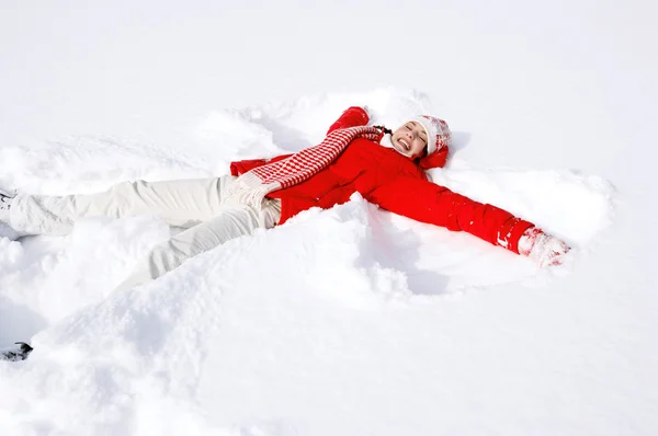 Vrouw vaststelling van in de sneeuw — Stockfoto