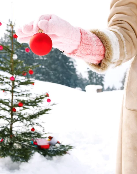 Girl decorating  Xmas tree — Stock Photo, Image