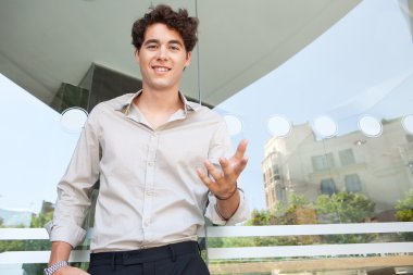 Kendine güvenen işadamı