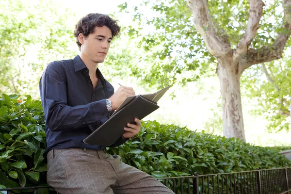 Joven hombre de negocios — Foto de Stock