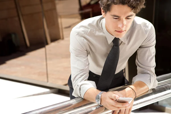 Businessman using a smart phone — Stock Photo, Image