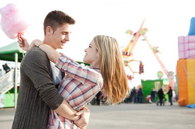 Pamuk şeker ile Çift