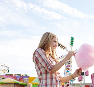 Pamuk şeker ile Çift