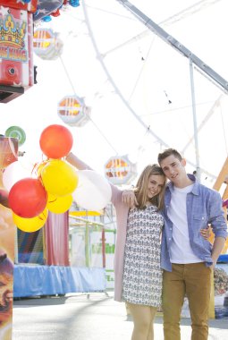 Çiftler eğleniyor.