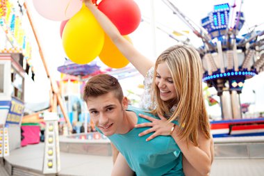 genç bir çift oynak olmak