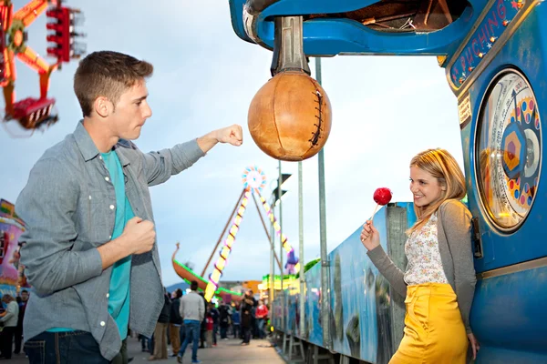 Couple visiting  attractions park — Stock Photo, Image