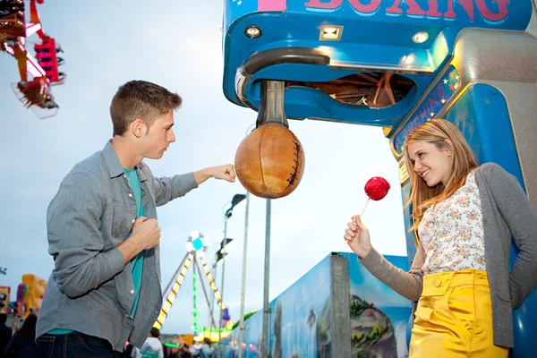 Couple visiting  attractions park — Stock Photo, Image