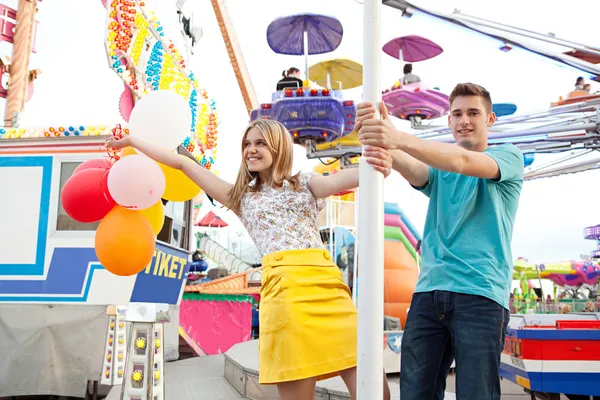 Couple visiting fun  ground — Stock Photo, Image