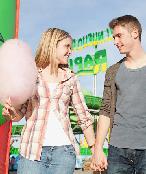 Couple  with cotton candy — Stock Photo, Image