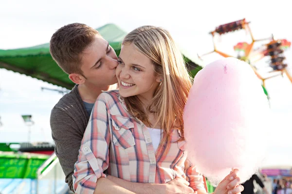 Attractive young couple kissing — Stock Photo, Image