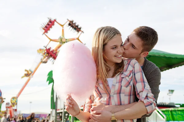Attractive young couple kissing — Stock Photo, Image