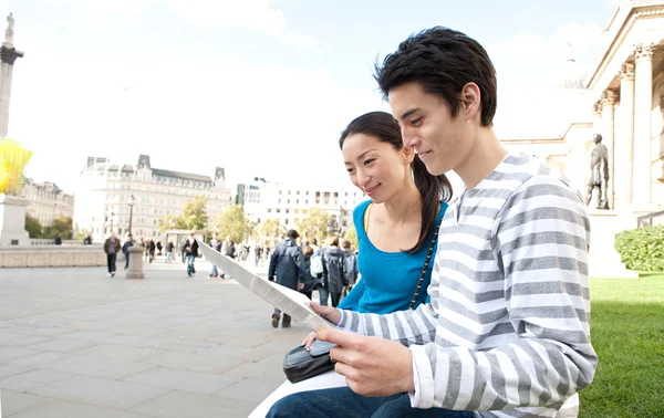 Japonesa turista pareja — Foto de Stock