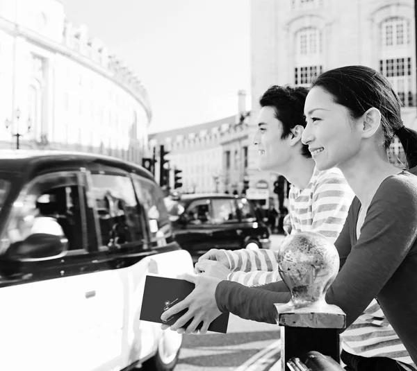 Japanese tourist couple — Stock Photo, Image