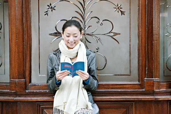 Attractive Japanese tourist woman — Stock Photo, Image