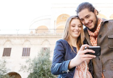 Çift holding kamera.