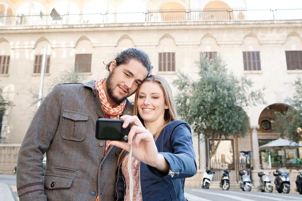 Couple taking a picture — Stock Photo, Image