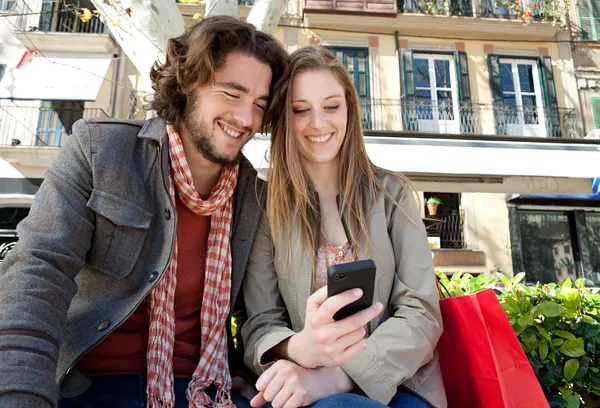 Young couple using  smartphone — Stock Photo, Image