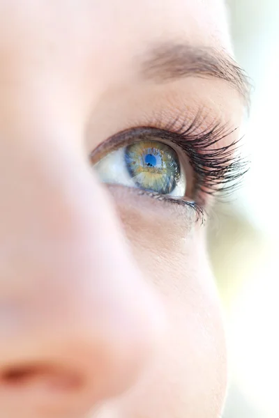 Ojo de mujer caucásica — Foto de Stock