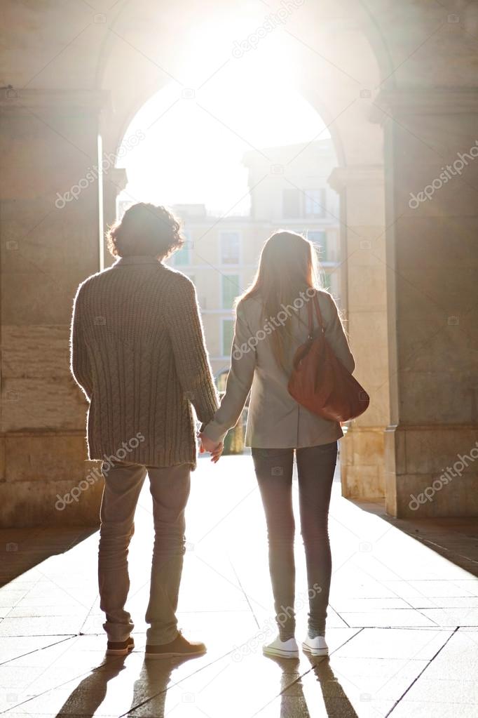 Tourist couple silhouette