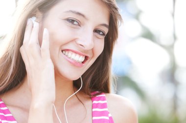 Müzik Dinleyen Kadın