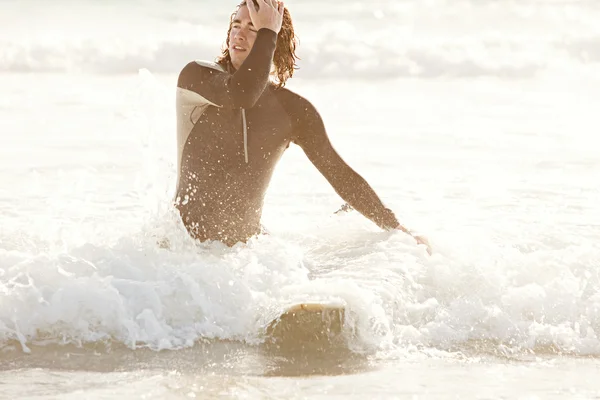 Surfista deportes hombre a caballo — Foto de Stock