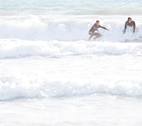 Surfistas começam a andar — Fotografia de Stock