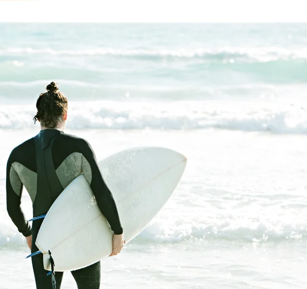 Young surfer man — Stock Photo, Image