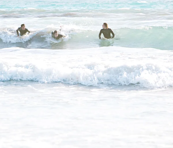 Surfers, ξεκινώντας τη βόλτα — Φωτογραφία Αρχείου