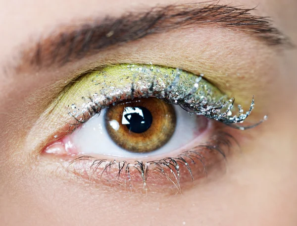 Woman wearing colorful eyeshadow — Stock Photo, Image