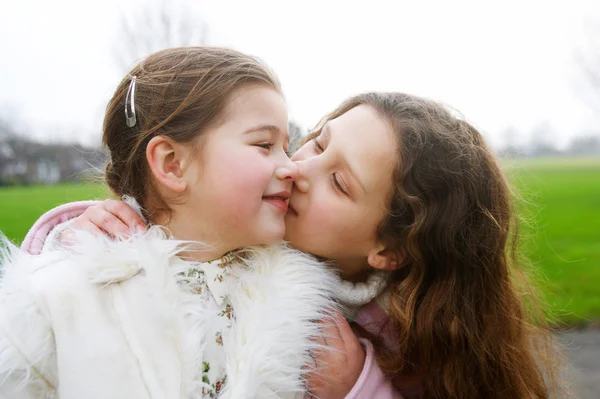 Niñas hermanas — Foto de Stock