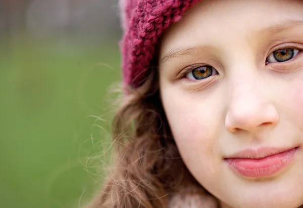 Attractive young girl — Stock Photo, Image