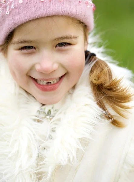 羊毛質の帽子の少女 — ストック写真