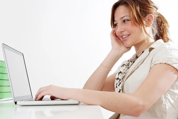 Woman using  laptop — Stock Photo, Image