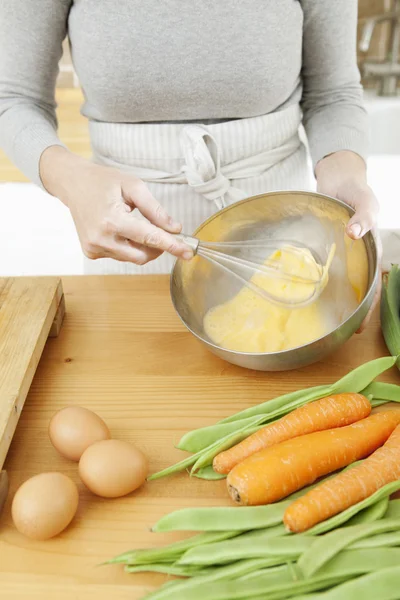 Womans hands beating eggs — Stock Photo, Image