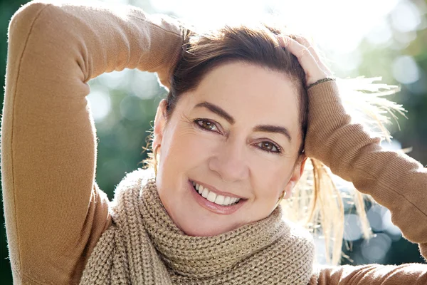 Woman in a park — Stock Photo, Image