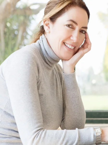 Woman sitting — Stock Photo, Image