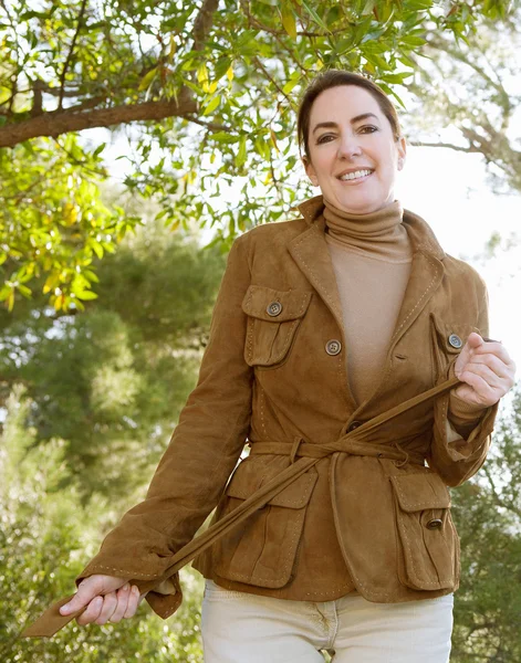 Woman visiting  forest — Stock Photo, Image