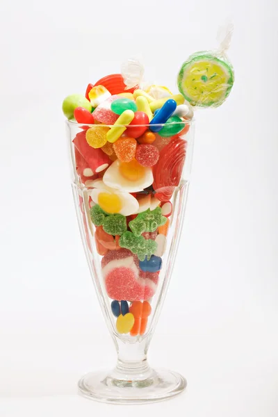 杯子满五颜六色的糖果 — 图库照片