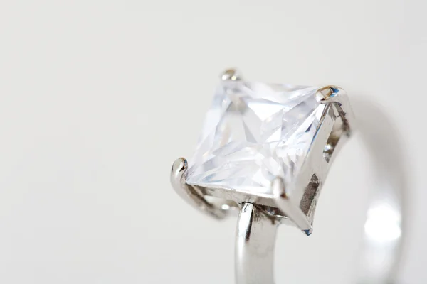 Luxurious engagement ring — Stock Photo, Image