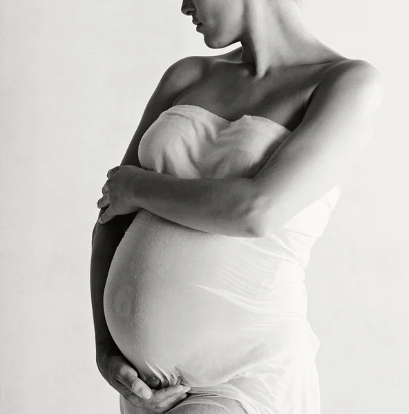 Karnını tutan hamile kadın. — Stok fotoğraf