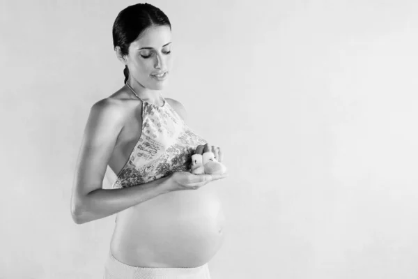 Vackra gravid kvinna — Stockfoto
