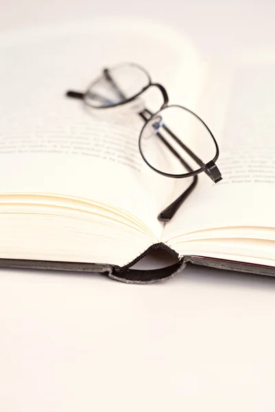 Par de óculos de leitura — Fotografia de Stock