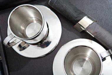 Boş kahve bardağı gümüş set