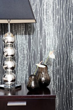 yatak odası ahşap başucundaki