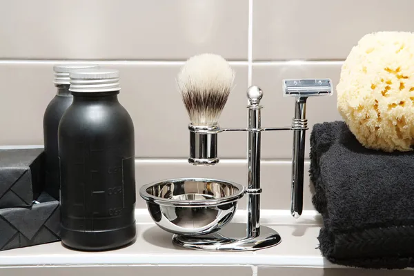 Homem exclusivo grooming e barbear kit — Fotografia de Stock