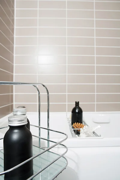 Bagno di casa con lozioni e creme maschili — Foto Stock
